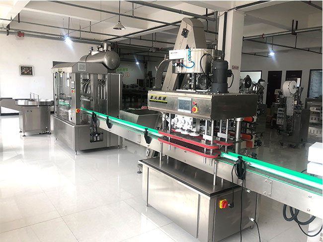 全自動粘稠膏體灌裝機(jī)設(shè)備展示